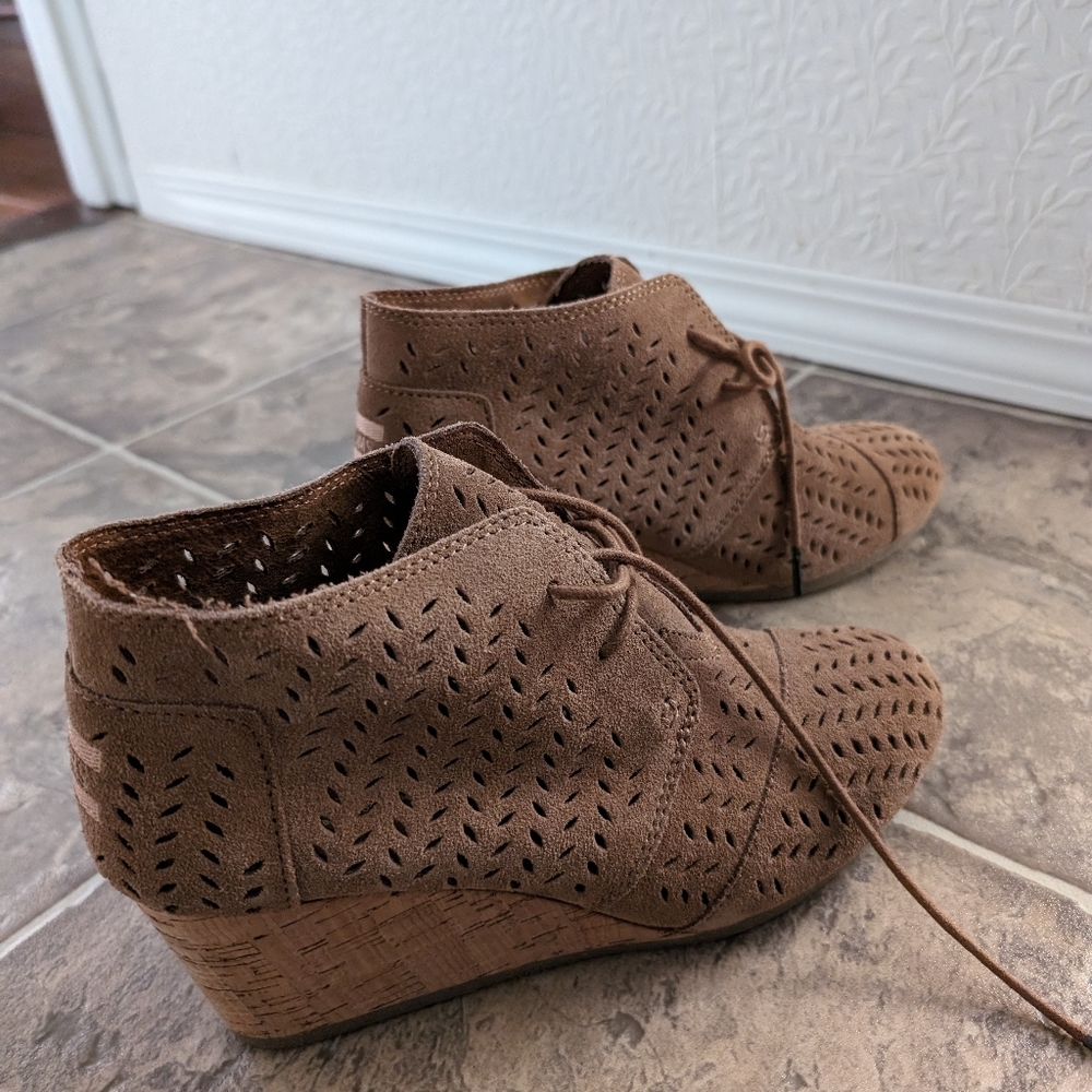 Tom's Tan suede eyelet lace up wedge booties